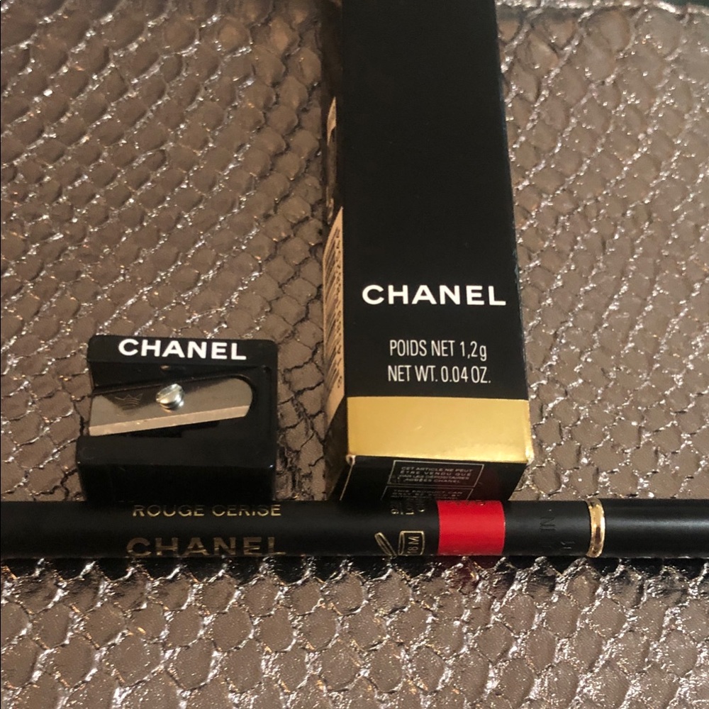 CHANEL Rouge Cerise Lip Liner Pencil - Red